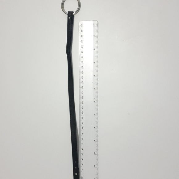 Front open Black vinyl choker with silver O ring - Picture 10 of 16